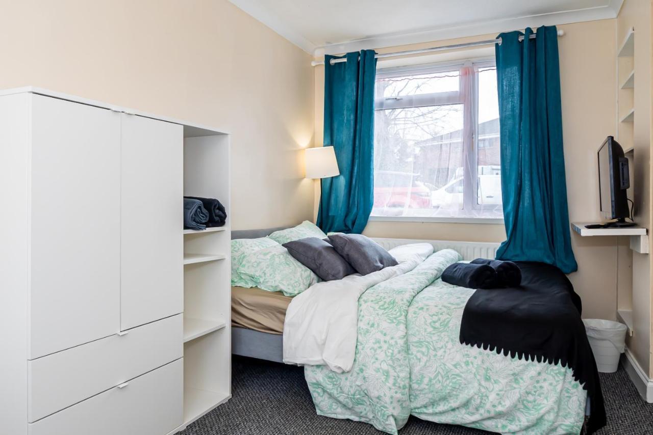 Shirley House 3, Guest House, Self Catering, Self Check In With Smart Locks, Use Of Fully Equipped Kitchen, Close To City Centre, Ideal For Longer Stays, Walking Distance To Bat, 20 Min Drive To Fawley Refinery, Excellent Transport Links Саутхамптън Екстериор снимка