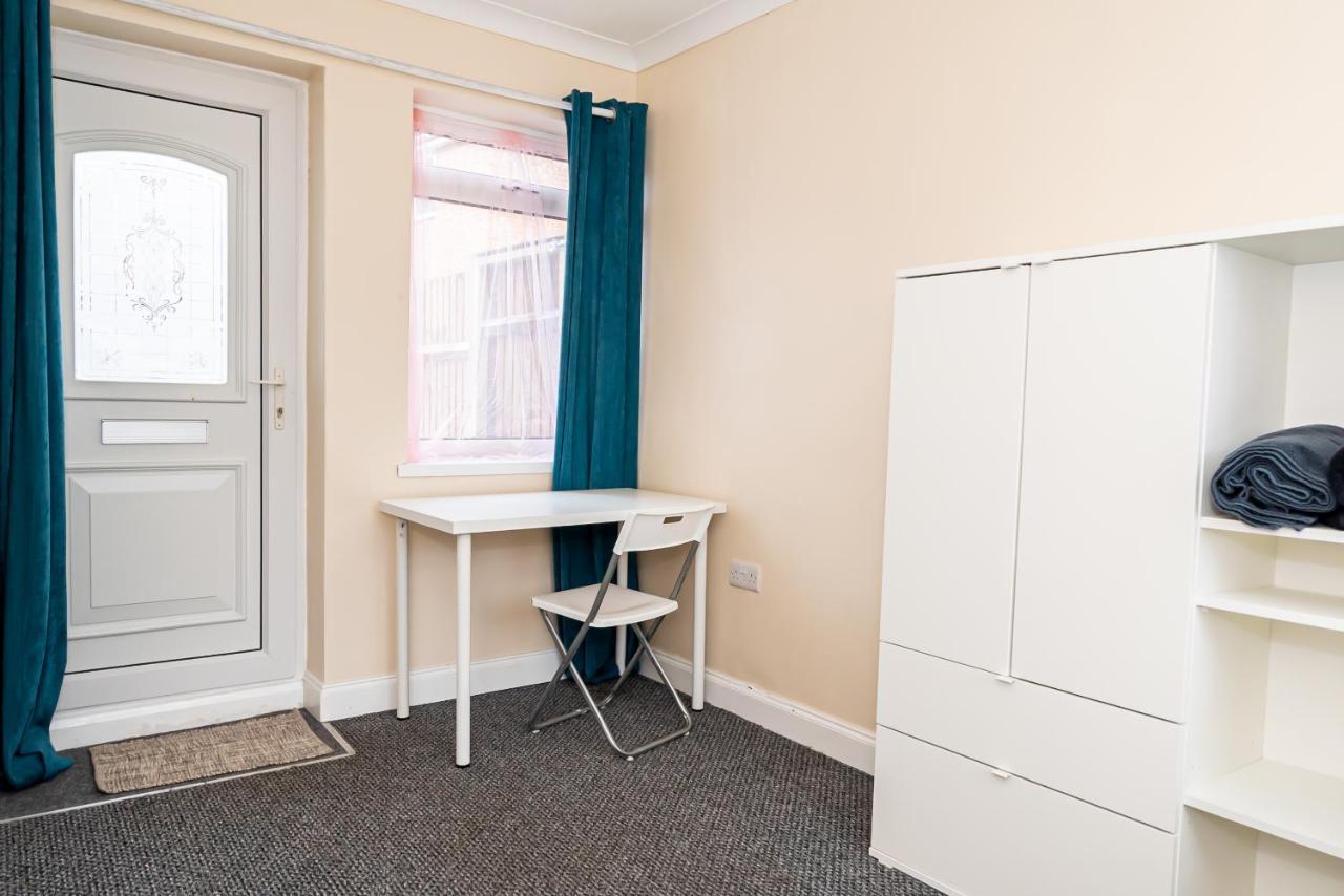 Shirley House 3, Guest House, Self Catering, Self Check In With Smart Locks, Use Of Fully Equipped Kitchen, Close To City Centre, Ideal For Longer Stays, Walking Distance To Bat, 20 Min Drive To Fawley Refinery, Excellent Transport Links Саутхамптън Екстериор снимка