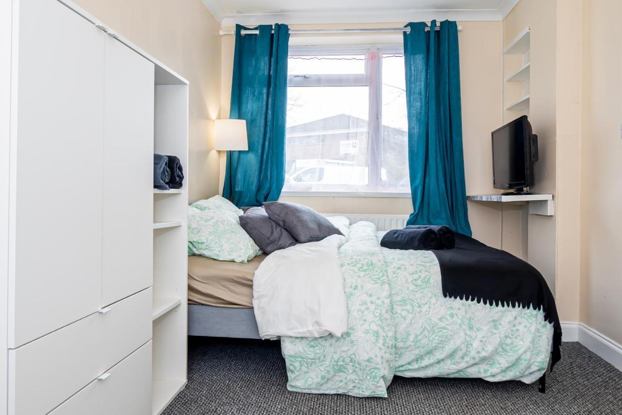Shirley House 3, Guest House, Self Catering, Self Check In With Smart Locks, Use Of Fully Equipped Kitchen, Close To City Centre, Ideal For Longer Stays, Walking Distance To Bat, 20 Min Drive To Fawley Refinery, Excellent Transport Links Саутхамптън Екстериор снимка
