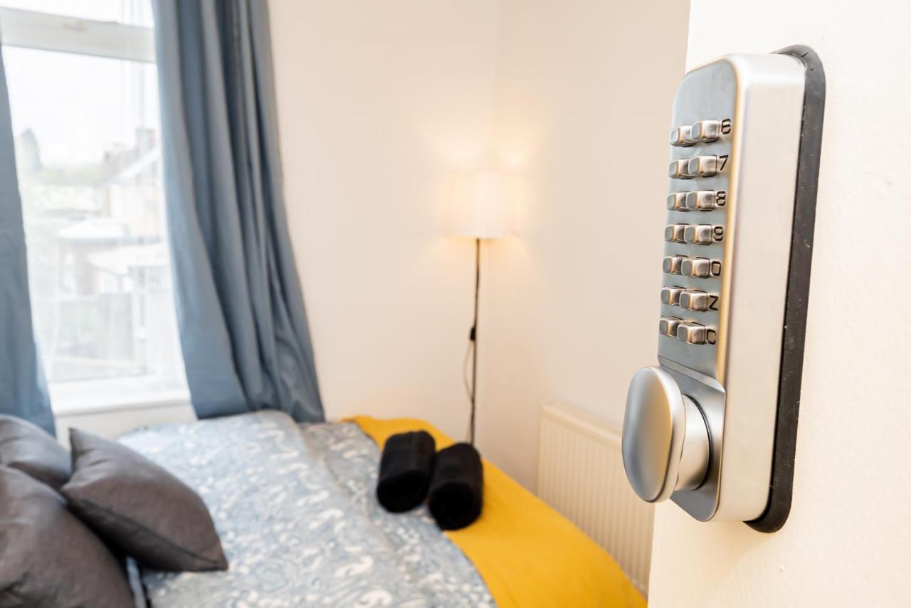 Shirley House 3, Guest House, Self Catering, Self Check In With Smart Locks, Use Of Fully Equipped Kitchen, Close To City Centre, Ideal For Longer Stays, Walking Distance To Bat, 20 Min Drive To Fawley Refinery, Excellent Transport Links Саутхамптън Екстериор снимка