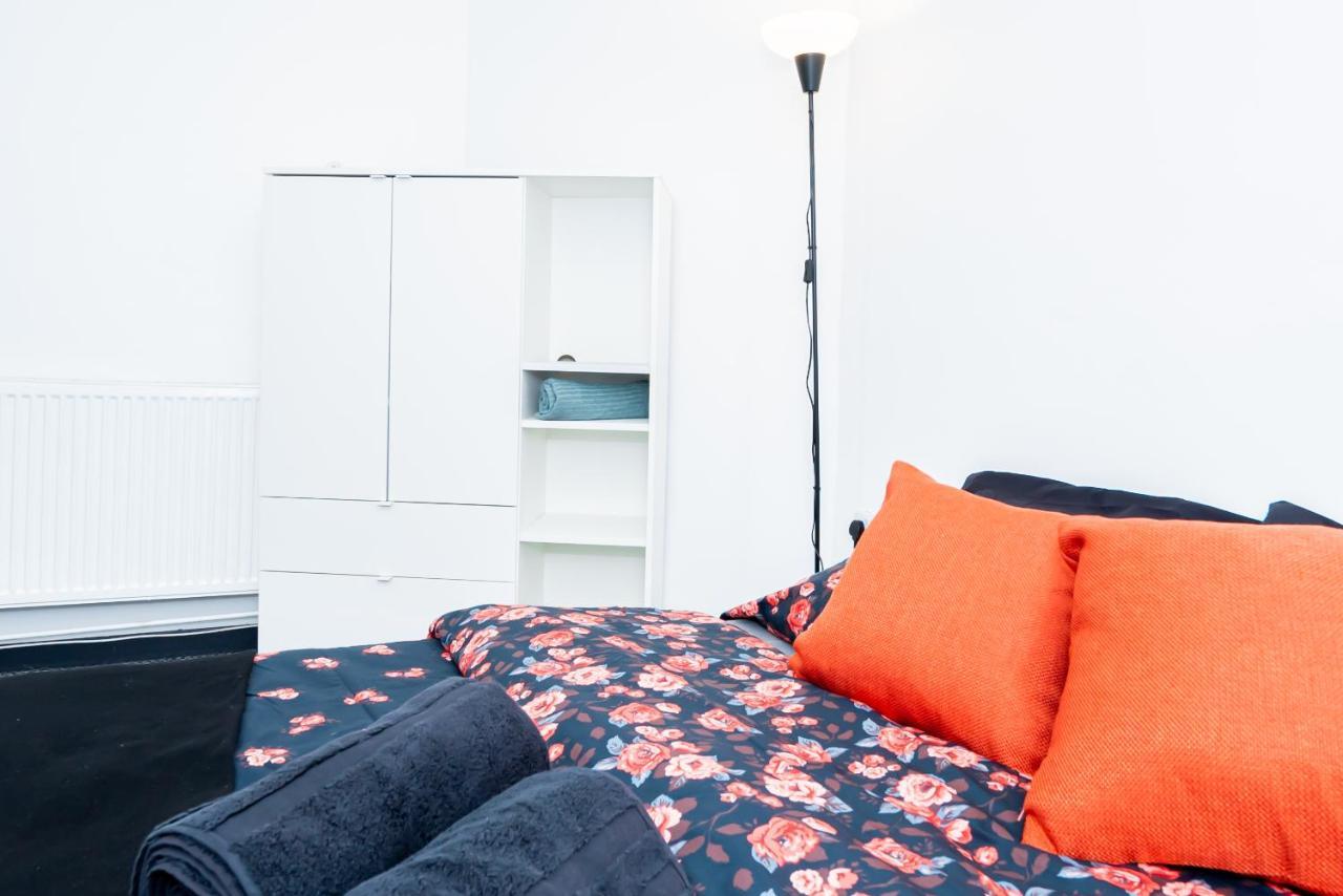 Shirley House 3, Guest House, Self Catering, Self Check In With Smart Locks, Use Of Fully Equipped Kitchen, Close To City Centre, Ideal For Longer Stays, Walking Distance To Bat, 20 Min Drive To Fawley Refinery, Excellent Transport Links Саутхамптън Екстериор снимка