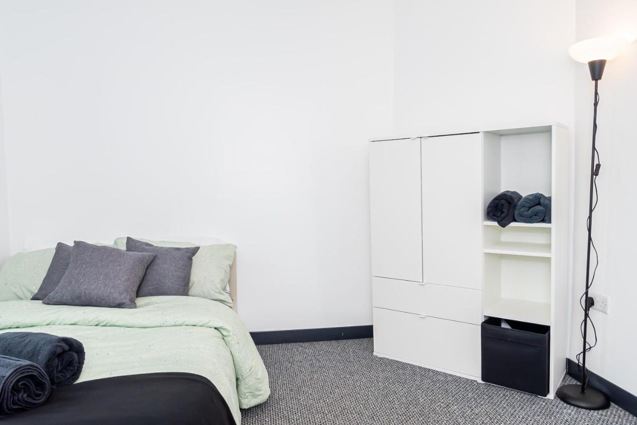 Shirley House 3, Guest House, Self Catering, Self Check In With Smart Locks, Use Of Fully Equipped Kitchen, Close To City Centre, Ideal For Longer Stays, Walking Distance To Bat, 20 Min Drive To Fawley Refinery, Excellent Transport Links Саутхамптън Екстериор снимка