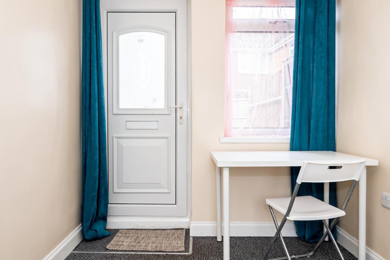 Shirley House 3, Guest House, Self Catering, Self Check In With Smart Locks, Use Of Fully Equipped Kitchen, Close To City Centre, Ideal For Longer Stays, Walking Distance To Bat, 20 Min Drive To Fawley Refinery, Excellent Transport Links Саутхамптън Екстериор снимка