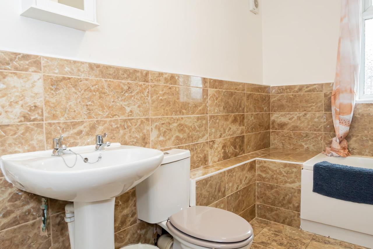Shirley House 3, Guest House, Self Catering, Self Check In With Smart Locks, Use Of Fully Equipped Kitchen, Close To City Centre, Ideal For Longer Stays, Walking Distance To Bat, 20 Min Drive To Fawley Refinery, Excellent Transport Links Саутхамптън Екстериор снимка
