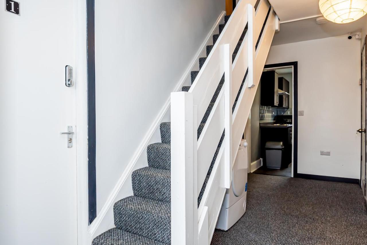 Shirley House 3, Guest House, Self Catering, Self Check In With Smart Locks, Use Of Fully Equipped Kitchen, Close To City Centre, Ideal For Longer Stays, Walking Distance To Bat, 20 Min Drive To Fawley Refinery, Excellent Transport Links Саутхамптън Екстериор снимка