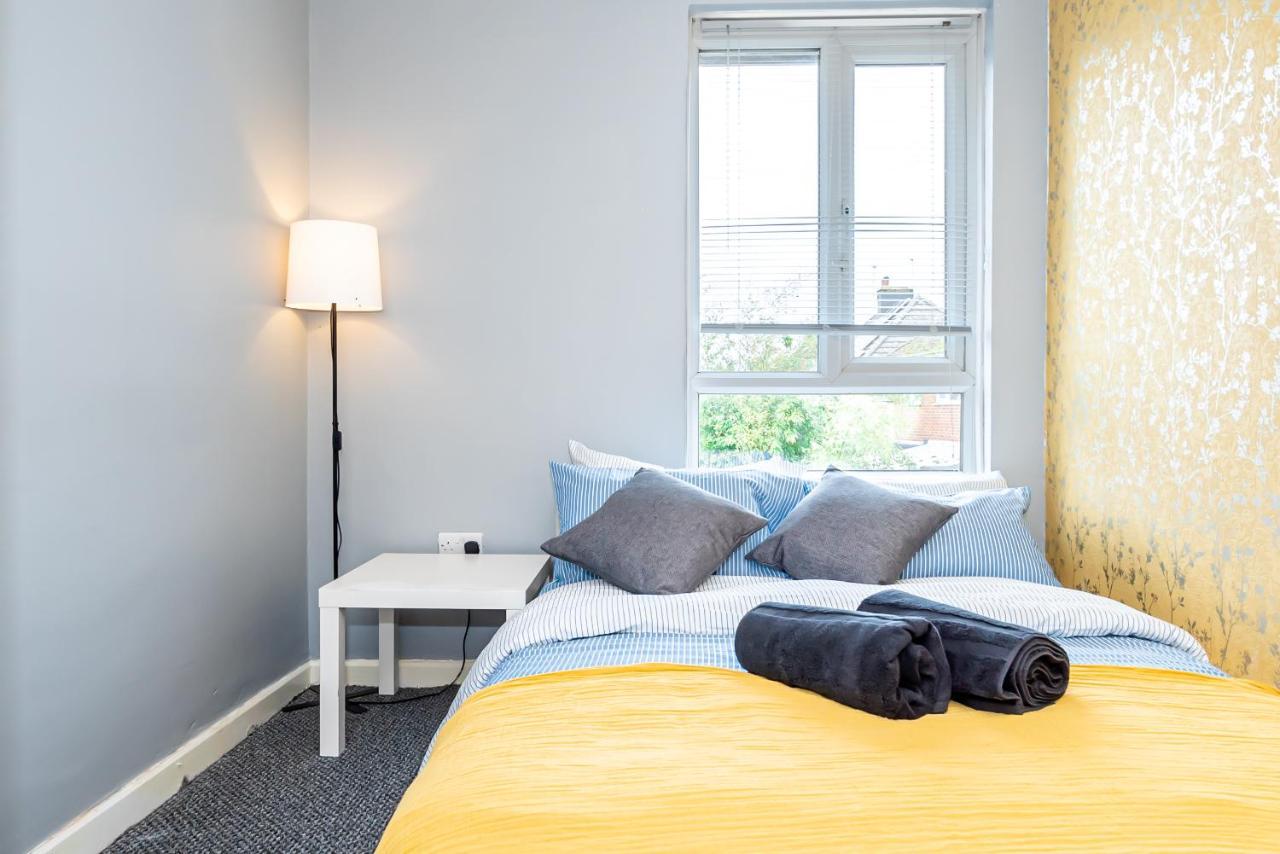 Shirley House 3, Guest House, Self Catering, Self Check In With Smart Locks, Use Of Fully Equipped Kitchen, Close To City Centre, Ideal For Longer Stays, Walking Distance To Bat, 20 Min Drive To Fawley Refinery, Excellent Transport Links Саутхамптън Екстериор снимка