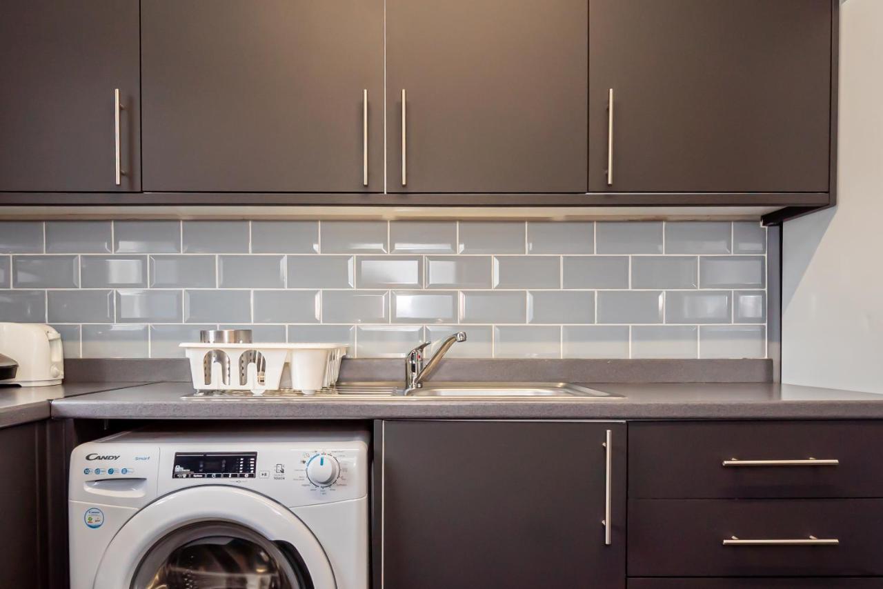 Shirley House 3, Guest House, Self Catering, Self Check In With Smart Locks, Use Of Fully Equipped Kitchen, Close To City Centre, Ideal For Longer Stays, Walking Distance To Bat, 20 Min Drive To Fawley Refinery, Excellent Transport Links Саутхамптън Екстериор снимка
