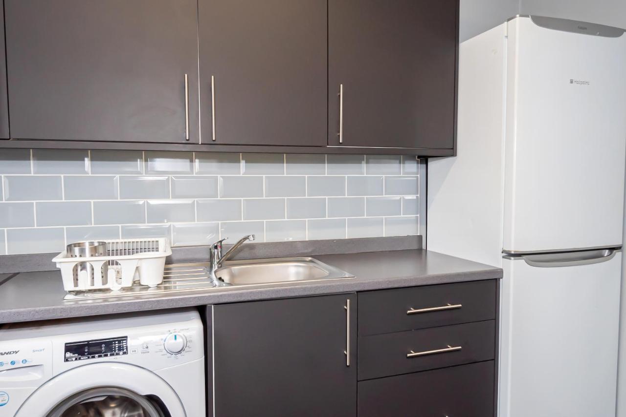 Shirley House 3, Guest House, Self Catering, Self Check In With Smart Locks, Use Of Fully Equipped Kitchen, Close To City Centre, Ideal For Longer Stays, Walking Distance To Bat, 20 Min Drive To Fawley Refinery, Excellent Transport Links Саутхамптън Екстериор снимка