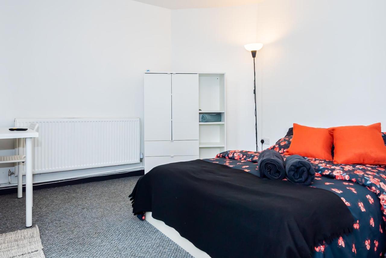 Shirley House 3, Guest House, Self Catering, Self Check In With Smart Locks, Use Of Fully Equipped Kitchen, Close To City Centre, Ideal For Longer Stays, Walking Distance To Bat, 20 Min Drive To Fawley Refinery, Excellent Transport Links Саутхамптън Екстериор снимка