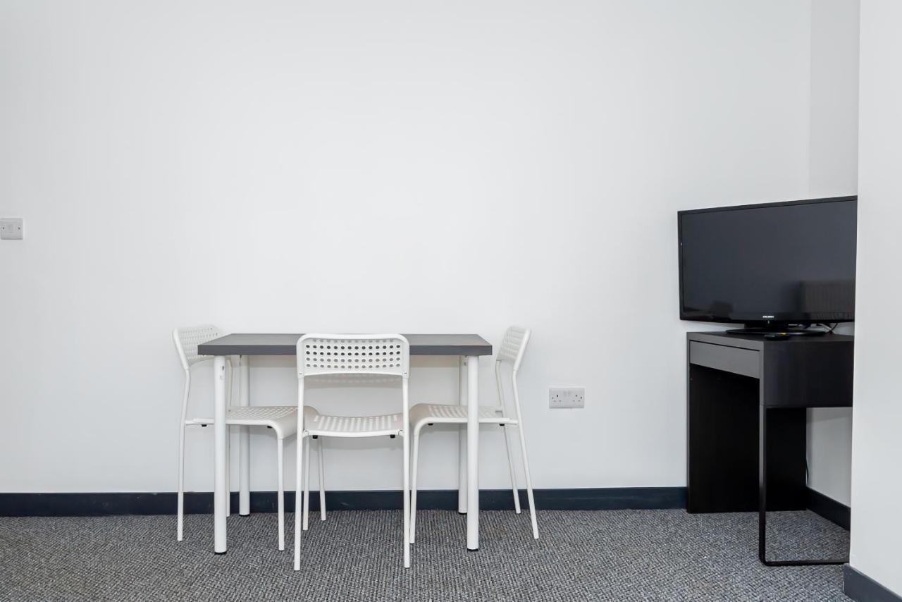 Shirley House 3, Guest House, Self Catering, Self Check In With Smart Locks, Use Of Fully Equipped Kitchen, Close To City Centre, Ideal For Longer Stays, Walking Distance To Bat, 20 Min Drive To Fawley Refinery, Excellent Transport Links Саутхамптън Екстериор снимка