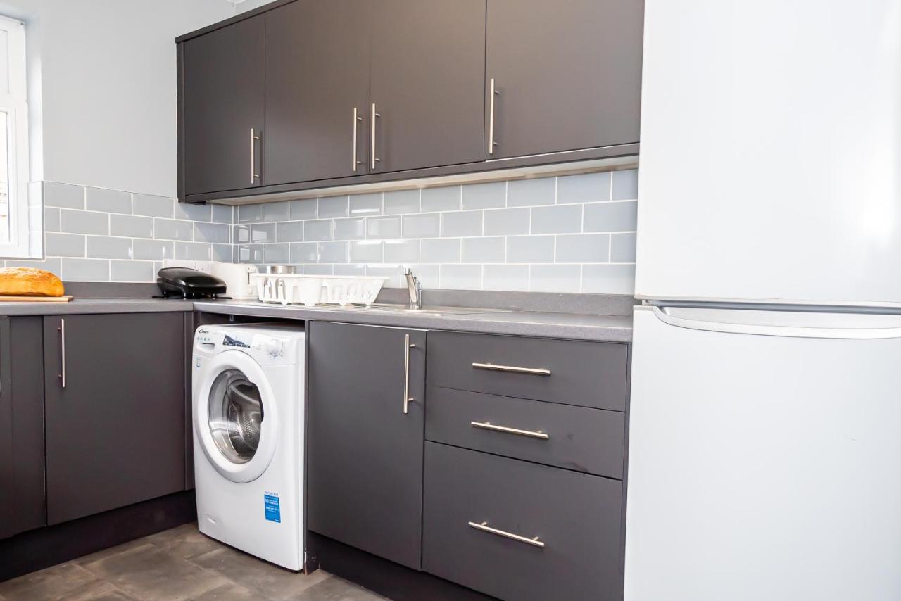 Shirley House 3, Guest House, Self Catering, Self Check In With Smart Locks, Use Of Fully Equipped Kitchen, Close To City Centre, Ideal For Longer Stays, Walking Distance To Bat, 20 Min Drive To Fawley Refinery, Excellent Transport Links Саутхамптън Екстериор снимка