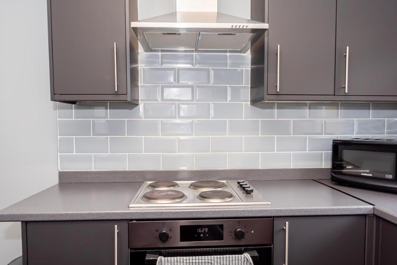 Shirley House 3, Guest House, Self Catering, Self Check In With Smart Locks, Use Of Fully Equipped Kitchen, Close To City Centre, Ideal For Longer Stays, Walking Distance To Bat, 20 Min Drive To Fawley Refinery, Excellent Transport Links Саутхамптън Екстериор снимка