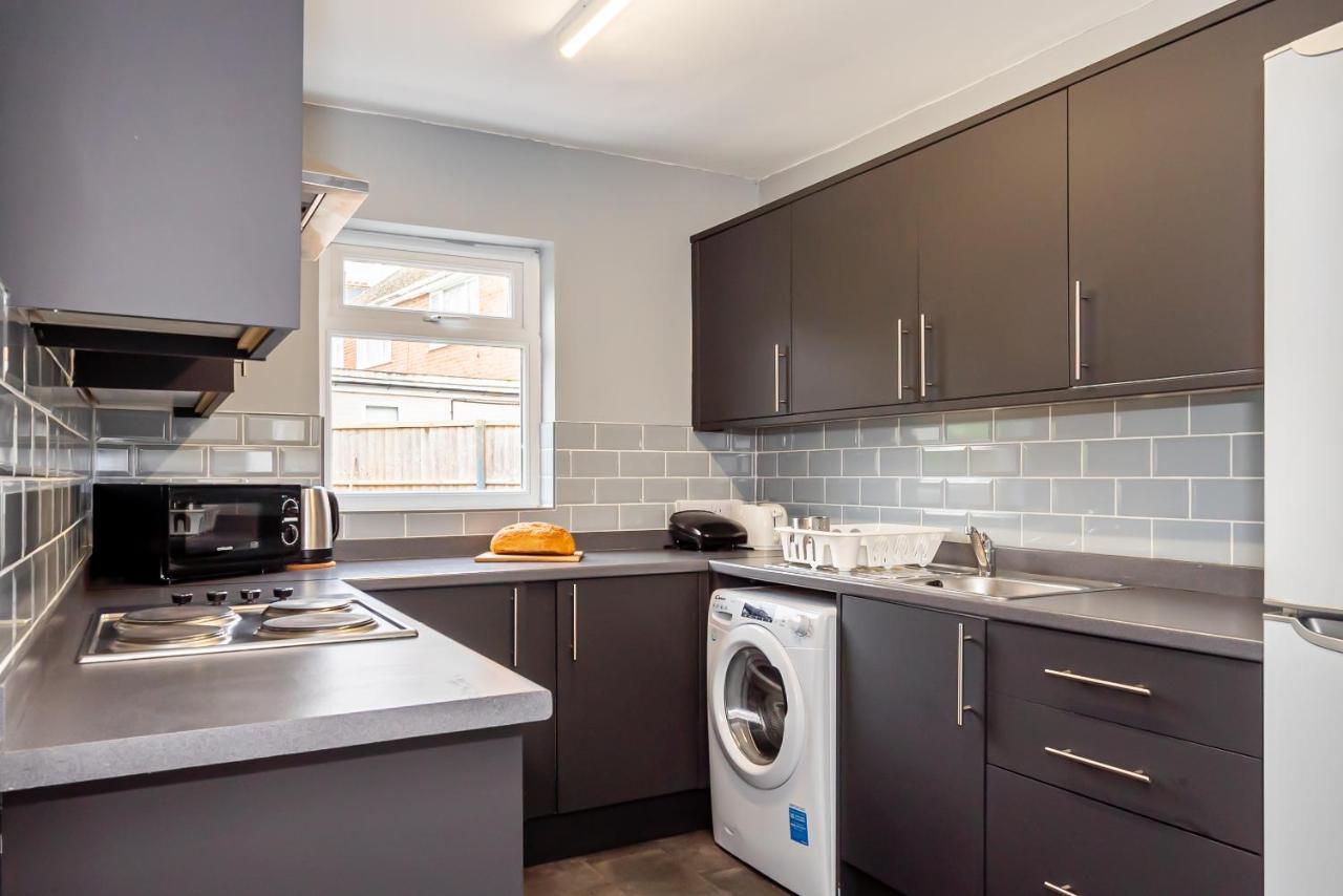 Shirley House 3, Guest House, Self Catering, Self Check In With Smart Locks, Use Of Fully Equipped Kitchen, Close To City Centre, Ideal For Longer Stays, Walking Distance To Bat, 20 Min Drive To Fawley Refinery, Excellent Transport Links Саутхамптън Екстериор снимка