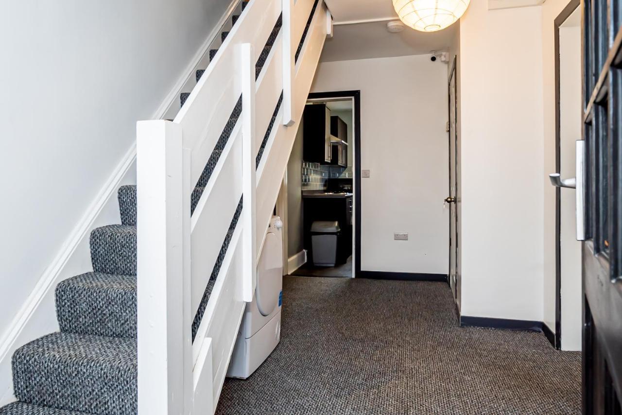 Shirley House 3, Guest House, Self Catering, Self Check In With Smart Locks, Use Of Fully Equipped Kitchen, Close To City Centre, Ideal For Longer Stays, Walking Distance To Bat, 20 Min Drive To Fawley Refinery, Excellent Transport Links Саутхамптън Екстериор снимка
