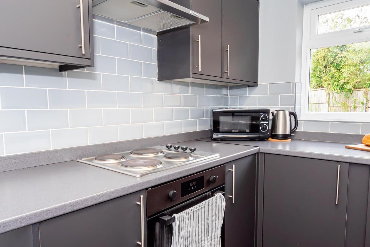 Shirley House 3, Guest House, Self Catering, Self Check In With Smart Locks, Use Of Fully Equipped Kitchen, Close To City Centre, Ideal For Longer Stays, Walking Distance To Bat, 20 Min Drive To Fawley Refinery, Excellent Transport Links Саутхамптън Екстериор снимка