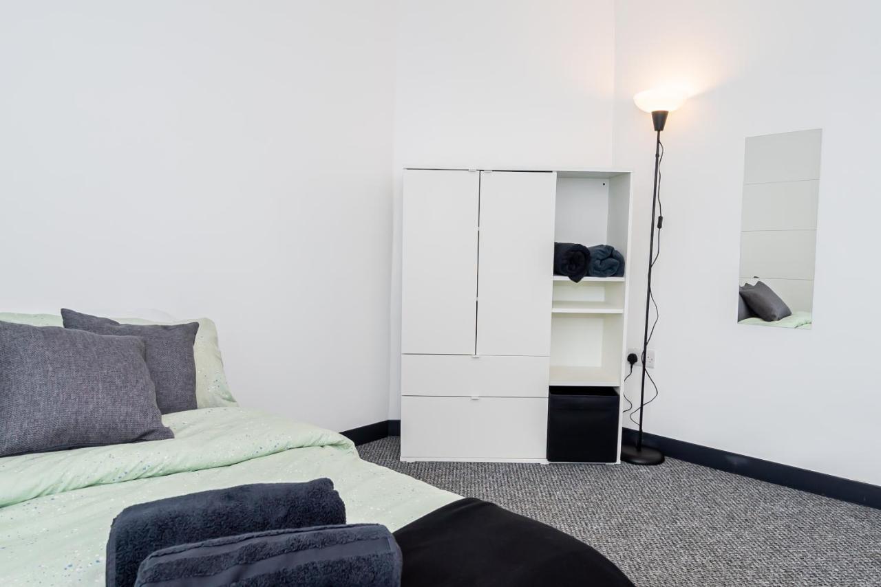 Shirley House 3, Guest House, Self Catering, Self Check In With Smart Locks, Use Of Fully Equipped Kitchen, Close To City Centre, Ideal For Longer Stays, Walking Distance To Bat, 20 Min Drive To Fawley Refinery, Excellent Transport Links Саутхамптън Екстериор снимка