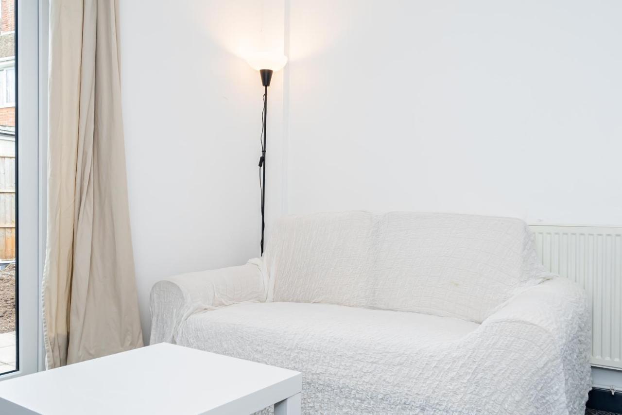 Shirley House 3, Guest House, Self Catering, Self Check In With Smart Locks, Use Of Fully Equipped Kitchen, Close To City Centre, Ideal For Longer Stays, Walking Distance To Bat, 20 Min Drive To Fawley Refinery, Excellent Transport Links Саутхамптън Екстериор снимка