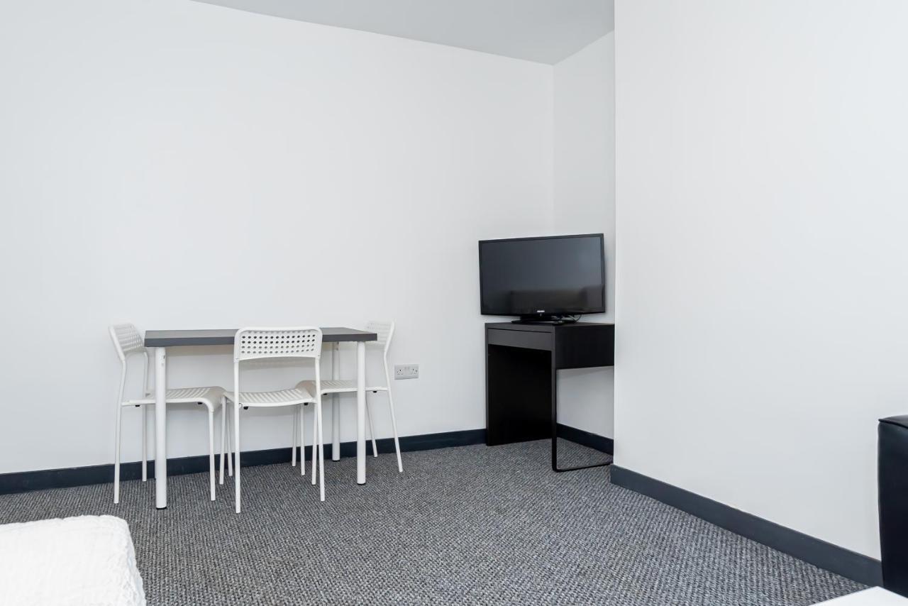 Shirley House 3, Guest House, Self Catering, Self Check In With Smart Locks, Use Of Fully Equipped Kitchen, Close To City Centre, Ideal For Longer Stays, Walking Distance To Bat, 20 Min Drive To Fawley Refinery, Excellent Transport Links Саутхамптън Екстериор снимка