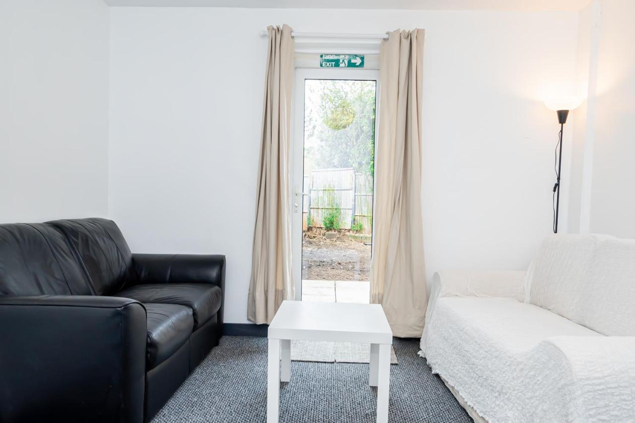 Shirley House 3, Guest House, Self Catering, Self Check In With Smart Locks, Use Of Fully Equipped Kitchen, Close To City Centre, Ideal For Longer Stays, Walking Distance To Bat, 20 Min Drive To Fawley Refinery, Excellent Transport Links Саутхамптън Екстериор снимка