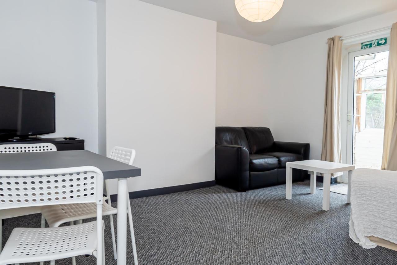 Shirley House 3, Guest House, Self Catering, Self Check In With Smart Locks, Use Of Fully Equipped Kitchen, Close To City Centre, Ideal For Longer Stays, Walking Distance To Bat, 20 Min Drive To Fawley Refinery, Excellent Transport Links Саутхамптън Екстериор снимка
